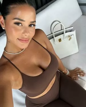 Katya Elise Henry #5S8y1sVROE