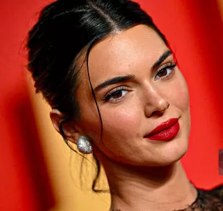 Kendall Jenner #c9DTGYUKBV