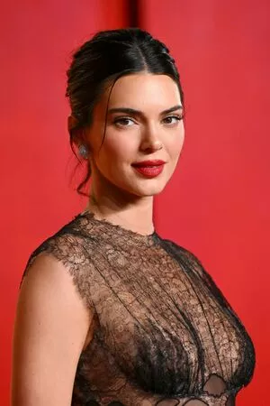 Kendall Jenner #suSKC7csM0