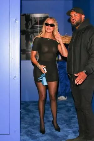 Khloe Kardashian #QxyMkPW1yS