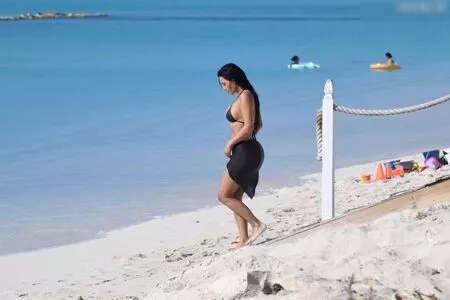 Kim Kardashian #1xQrfBG81P
