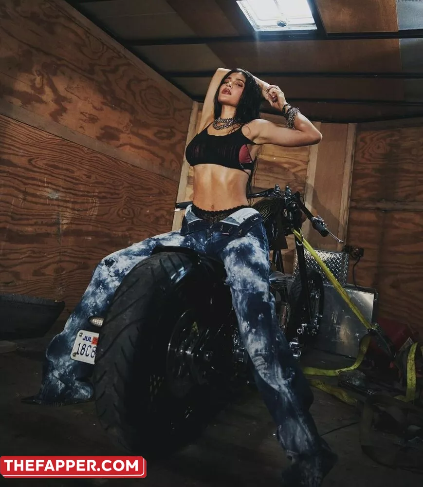 Kylie Jenner  Onlyfans Leaked Nude Image #EMsuzNRTht