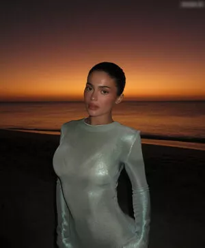 Kylie Jenner #fiynBEnpn9