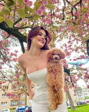Lara Benjamina Winter #L9PsGtVIPm