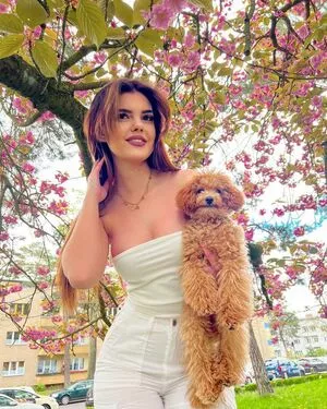 Lara Benjamina Winter #RRBer0SlmL