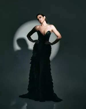 Lauren Cohan #Hl7aX6HZIX