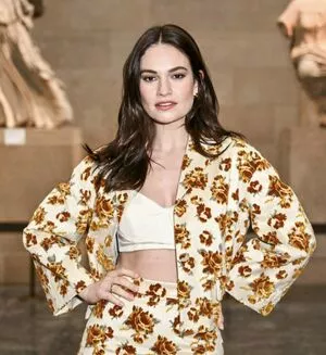 Lily James #lThKldh9LN