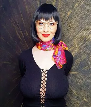 Lisa Bukawski #IzwxHNyKMu