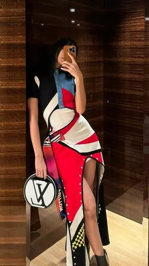 Lisa #yaeDy1YrDA