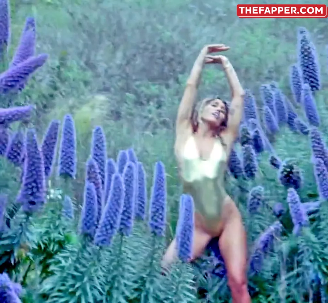 Miley Cyrus  Onlyfans Leaked Nude Image #0BL40N11el