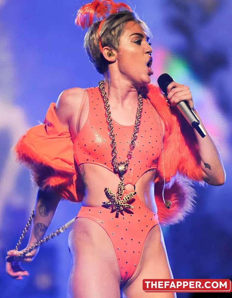 Miley Cyrus  Onlyfans Leaked Nude Image #0LXIZMxiD1