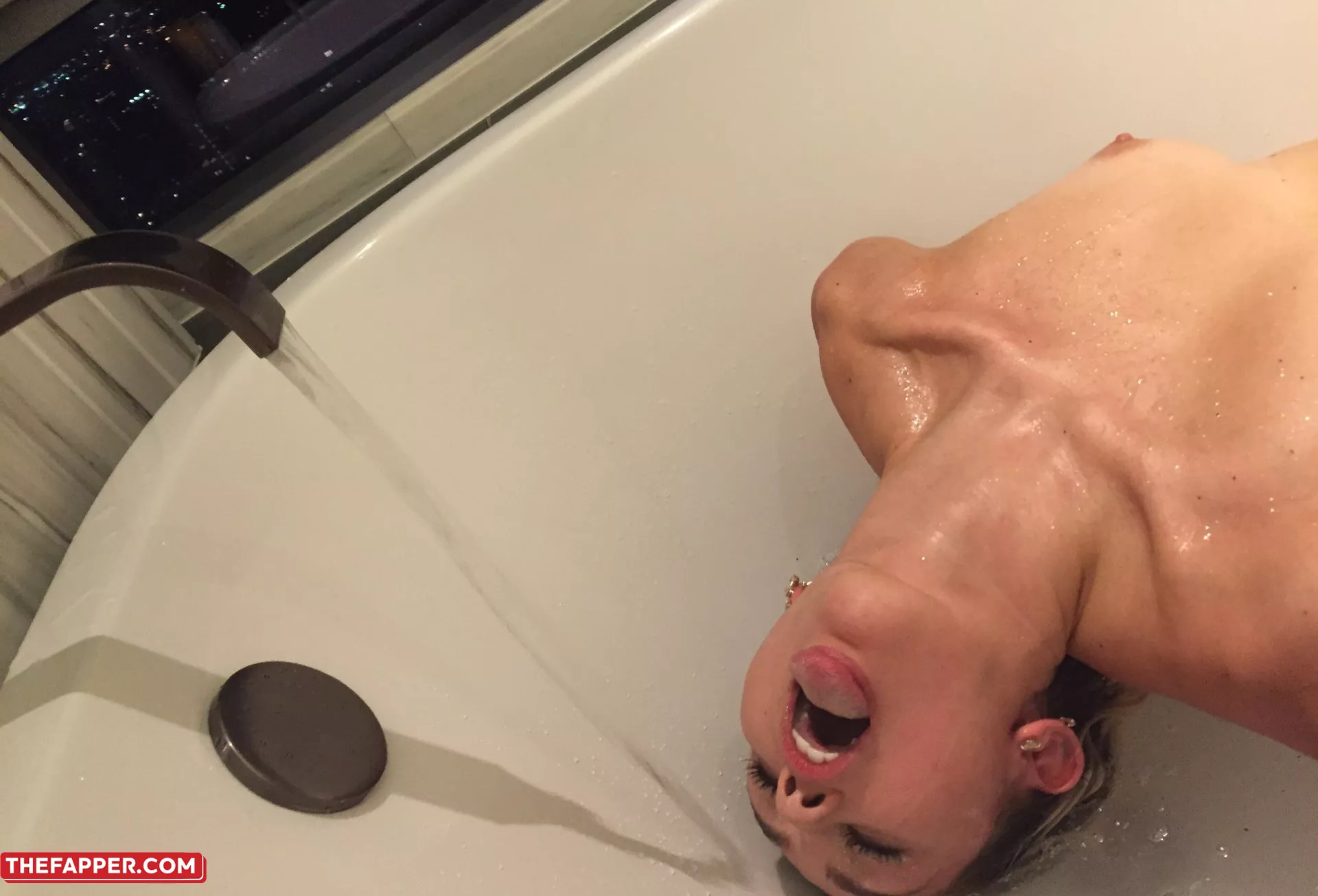 Miley Cyrus  Onlyfans Leaked Nude Image #0MLW79fMmZ