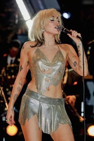 Miley Cyrus Onlyfans Leaked Nude Image #0w7mrOQ5D5