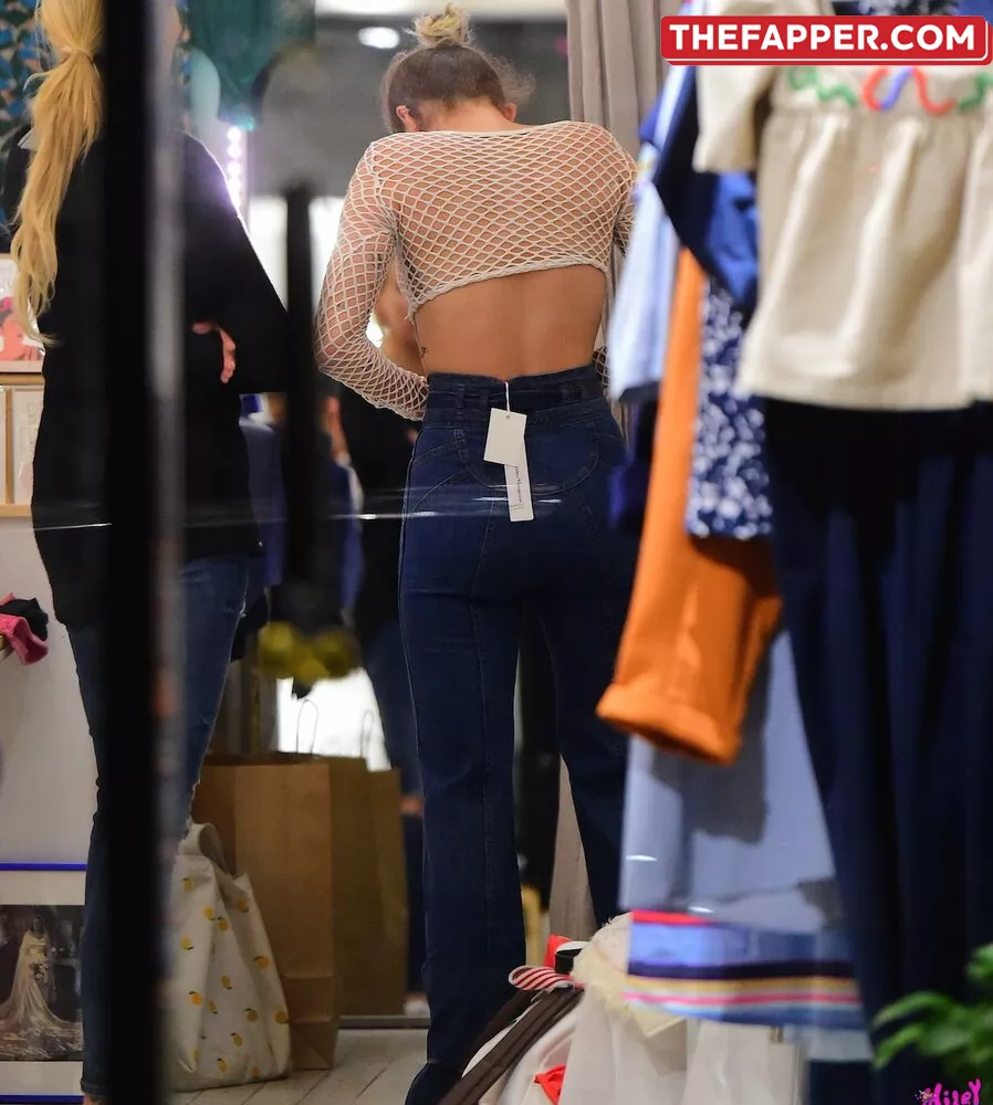 Miley Cyrus  Onlyfans Leaked Nude Image #18lWdiTvGe