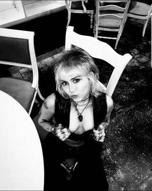 Miley Cyrus Onlyfans Leaked Nude Image #1XAiinO6Va