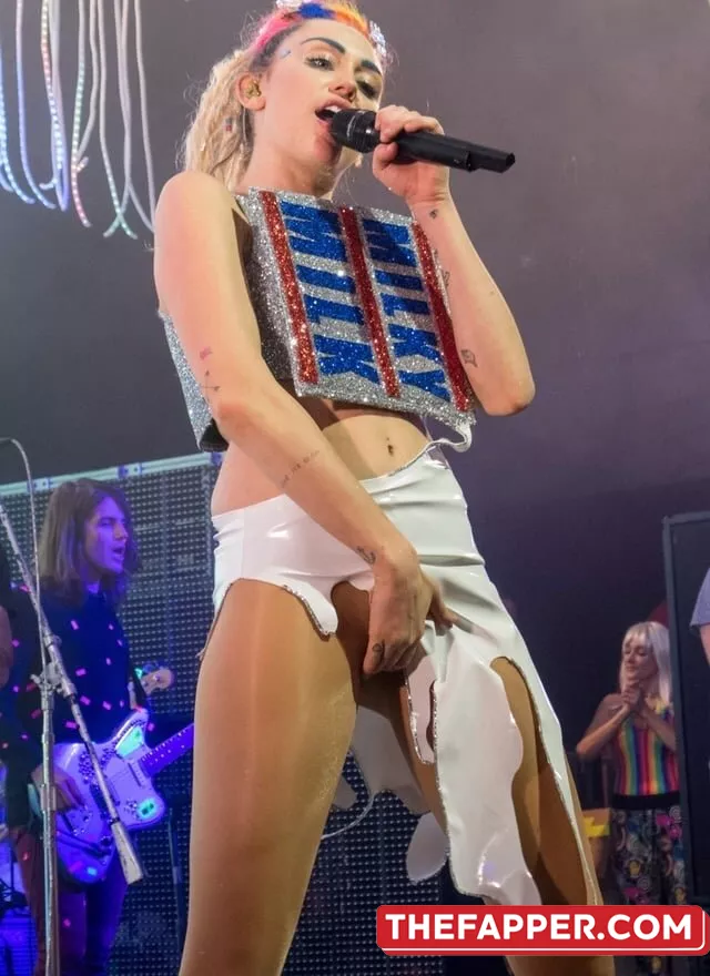 Miley Cyrus  Onlyfans Leaked Nude Image #4CM3SCvaac