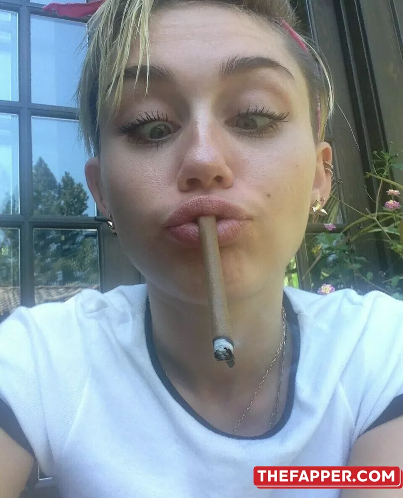 Miley Cyrus  Onlyfans Leaked Nude Image #7QDZYpcmSe
