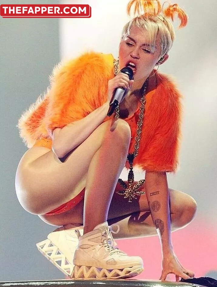 Miley Cyrus  Onlyfans Leaked Nude Image #8pKefGK6V6