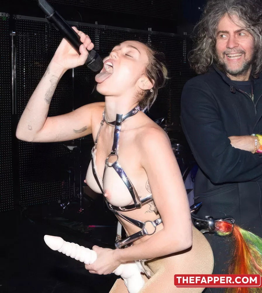 Miley Cyrus  Onlyfans Leaked Nude Image #B9m2fAvNxW