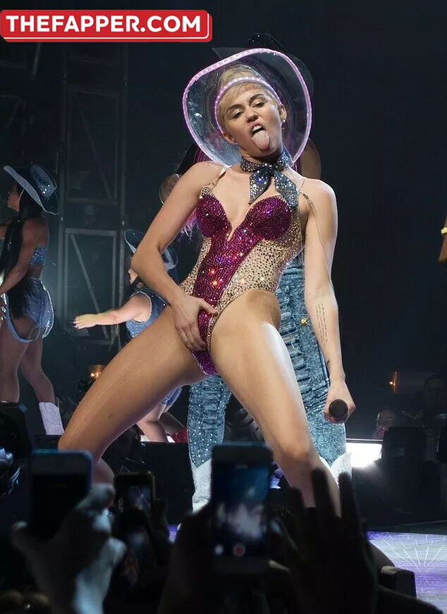 Miley Cyrus  Onlyfans Leaked Nude Image #CadA0X4ecd