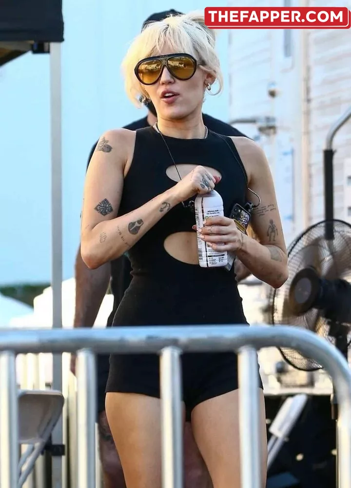 Miley Cyrus  Onlyfans Leaked Nude Image #DrHKtFoNhx