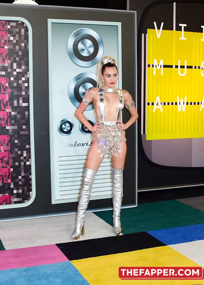 Miley Cyrus  Onlyfans Leaked Nude Image #HQn9hqRUfn
