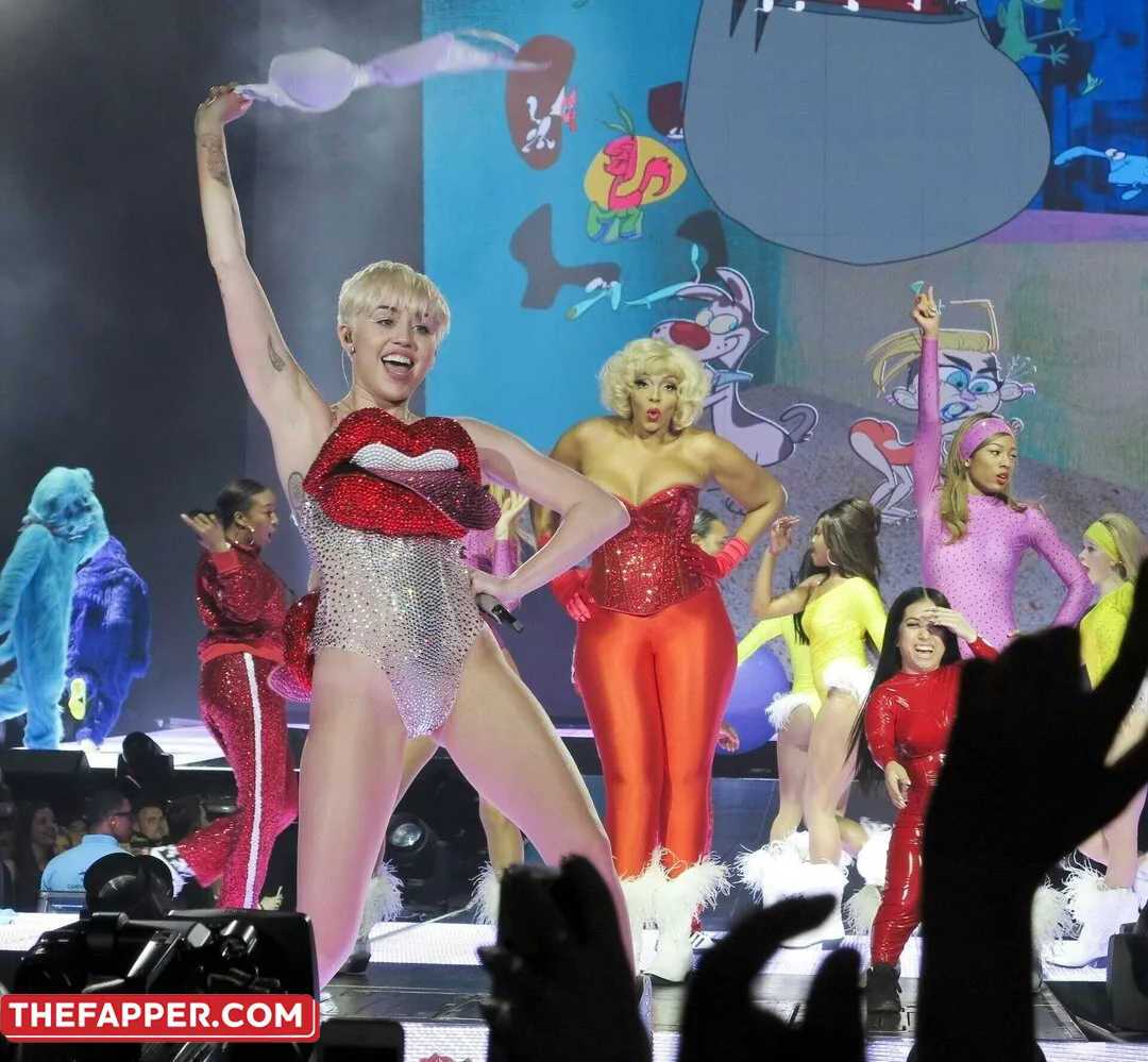 Miley Cyrus  Onlyfans Leaked Nude Image #HpGNH7gMKU