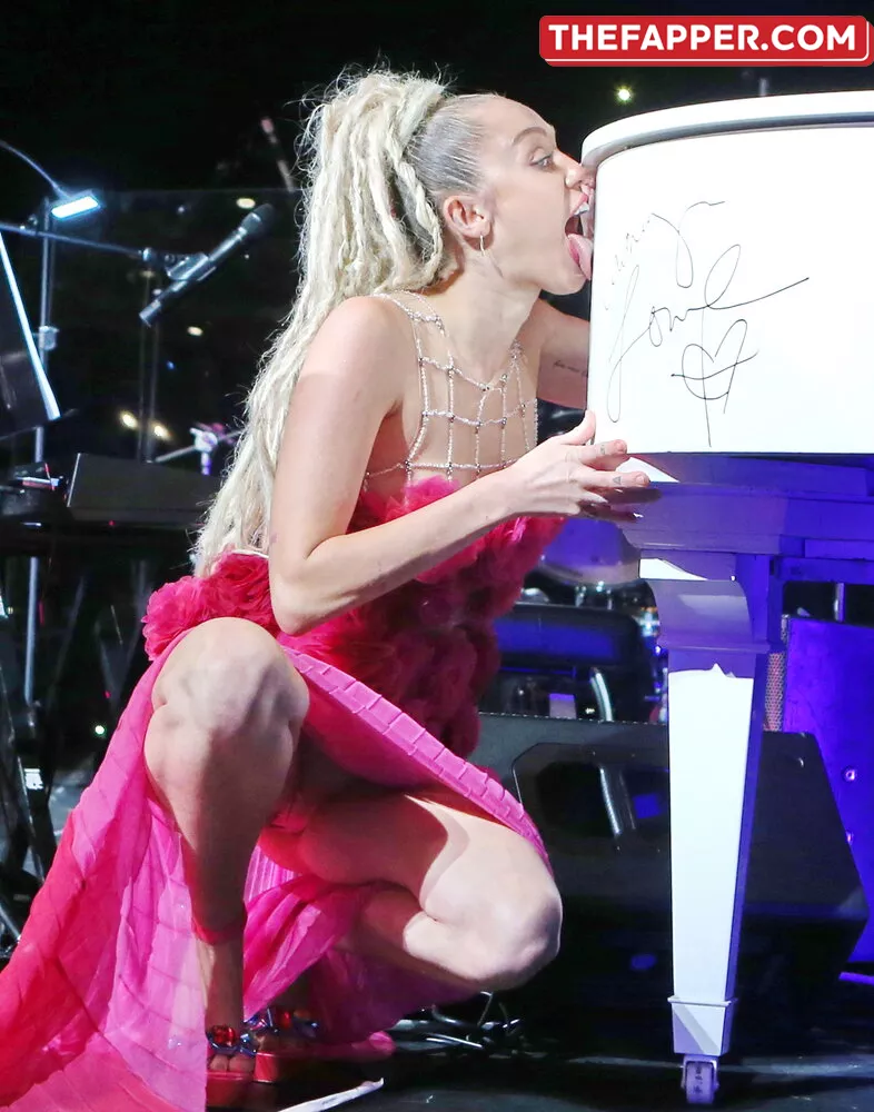 Miley Cyrus  Onlyfans Leaked Nude Image #IbcHvXw1Ag