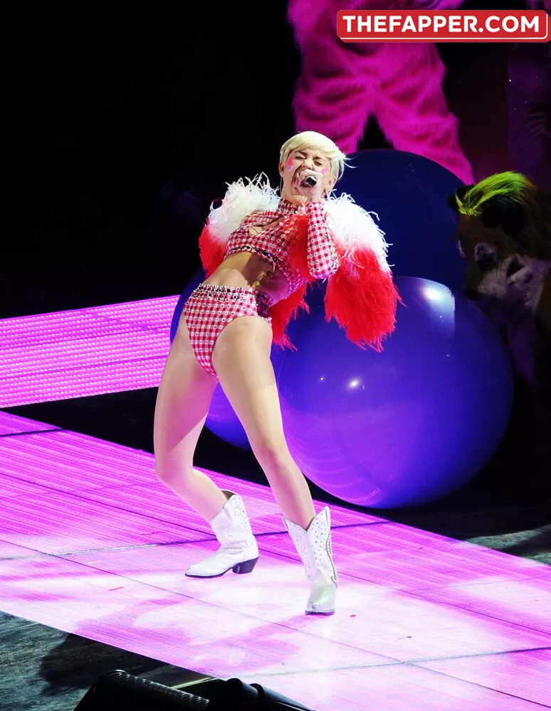 Miley Cyrus  Onlyfans Leaked Nude Image #MYntSJOD9T