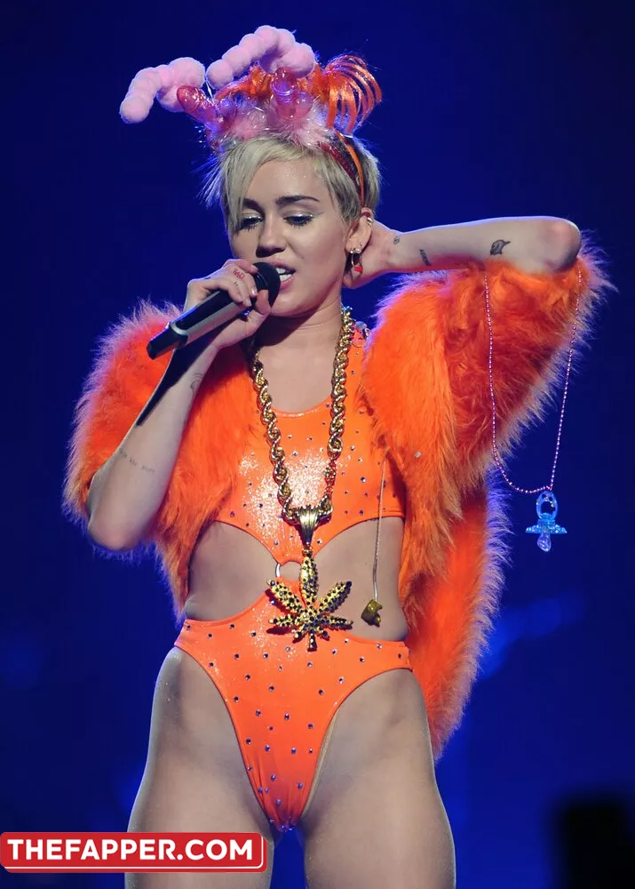 Miley Cyrus  Onlyfans Leaked Nude Image #Mn78x8poKp