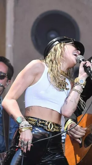 Miley Cyrus Onlyfans Leaked Nude Image #PV5hlXT63a