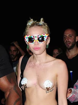 Miley Cyrus Onlyfans Leaked Nude Image #RNluT74pQW
