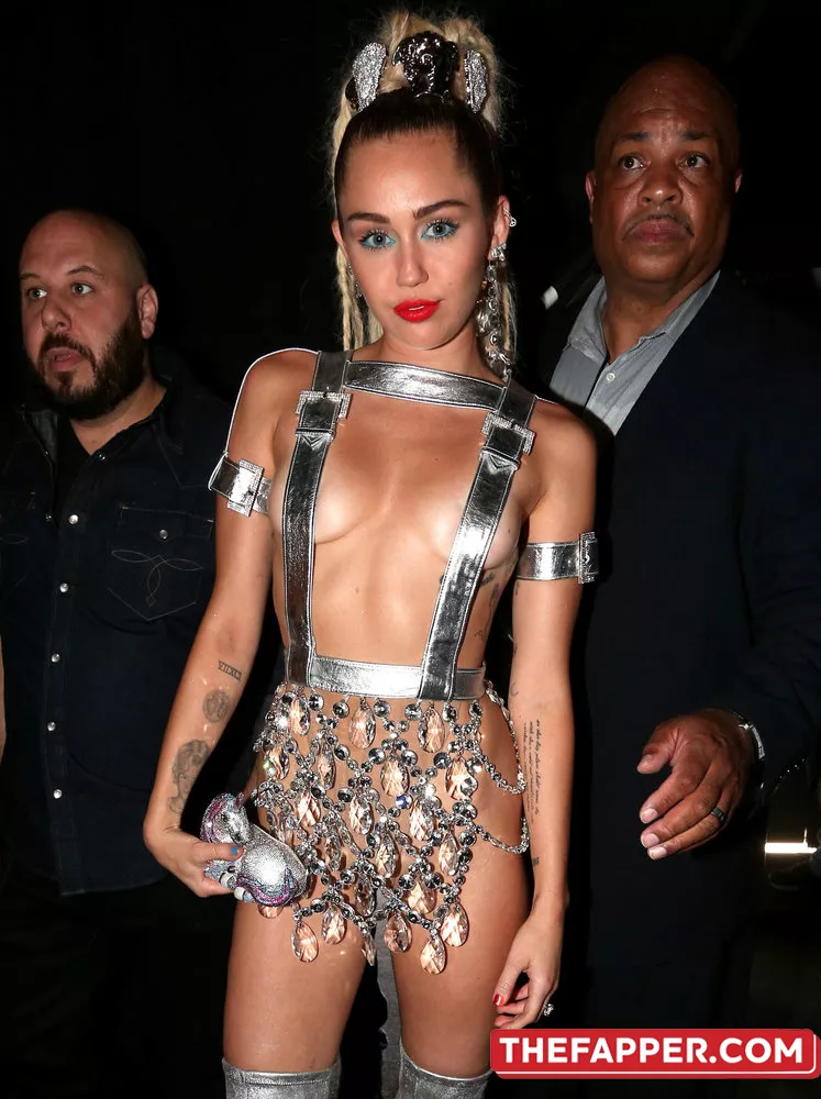 Miley Cyrus  Onlyfans Leaked Nude Image #RRkHeqxyxP