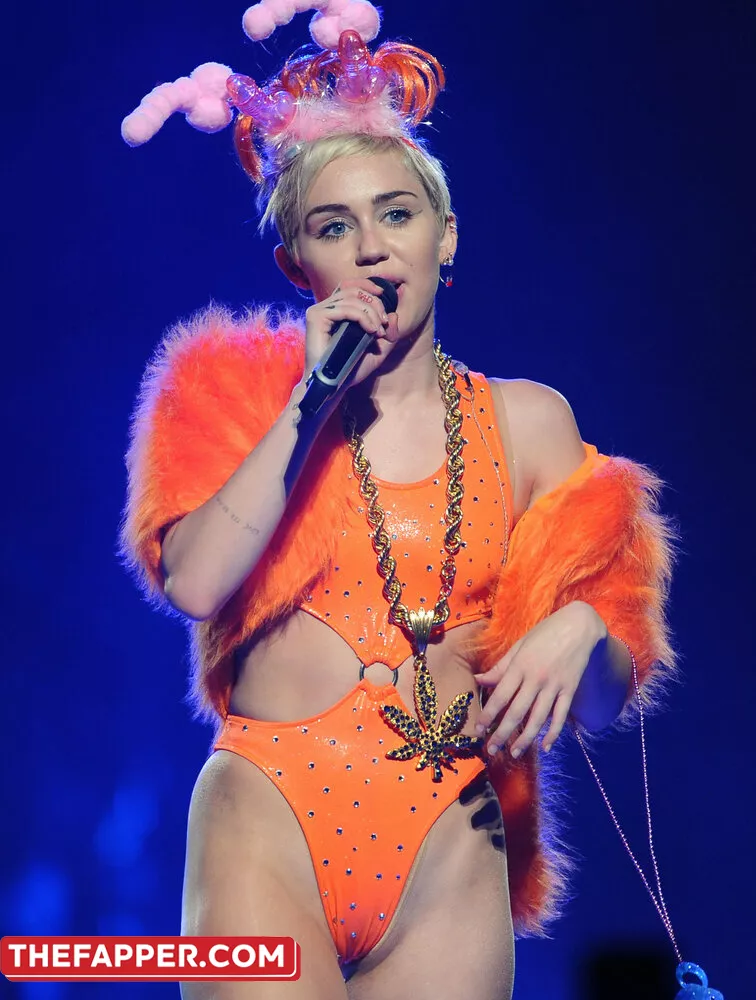 Miley Cyrus  Onlyfans Leaked Nude Image #RcRTyHfJPR