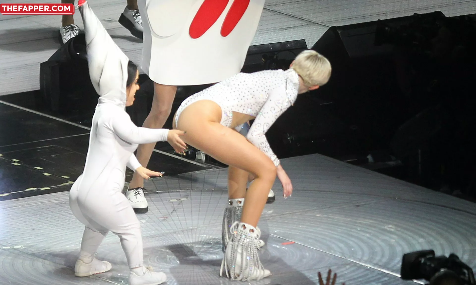 Miley Cyrus  Onlyfans Leaked Nude Image #SqHKHQ0J0L