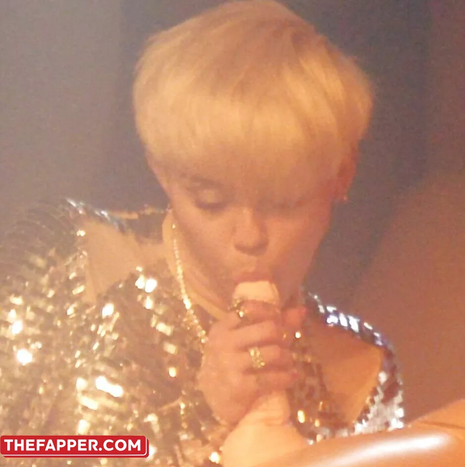 Miley Cyrus  Onlyfans Leaked Nude Image #T25eZksDmA