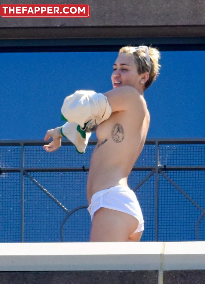 Miley Cyrus  Onlyfans Leaked Nude Image #XGNBVXlhXV