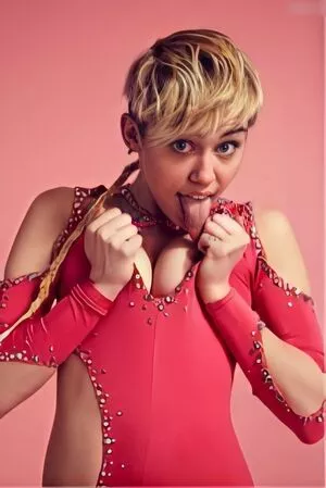 Miley Cyrus Onlyfans Leaked Nude Image #YnfeSBSVT2
