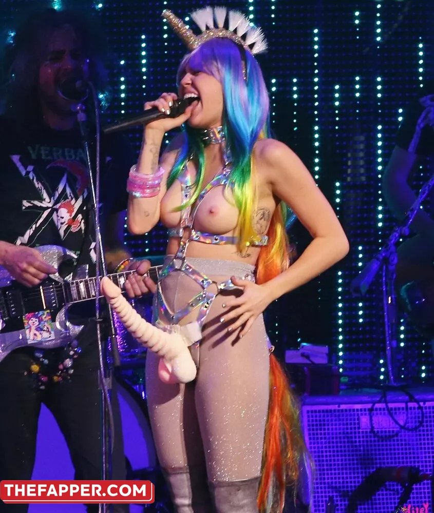 Miley Cyrus  Onlyfans Leaked Nude Image #ayntb3quvg