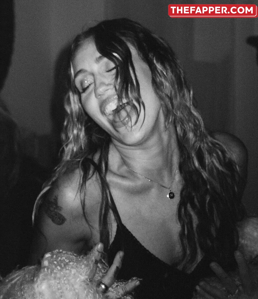Miley Cyrus  Onlyfans Leaked Nude Image #bGd3CCwD6E