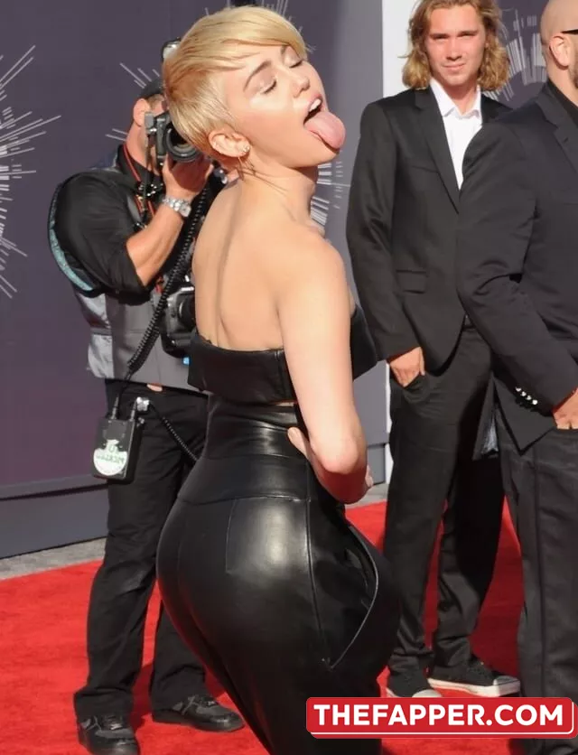 Miley Cyrus  Onlyfans Leaked Nude Image #dKGH51PPkR