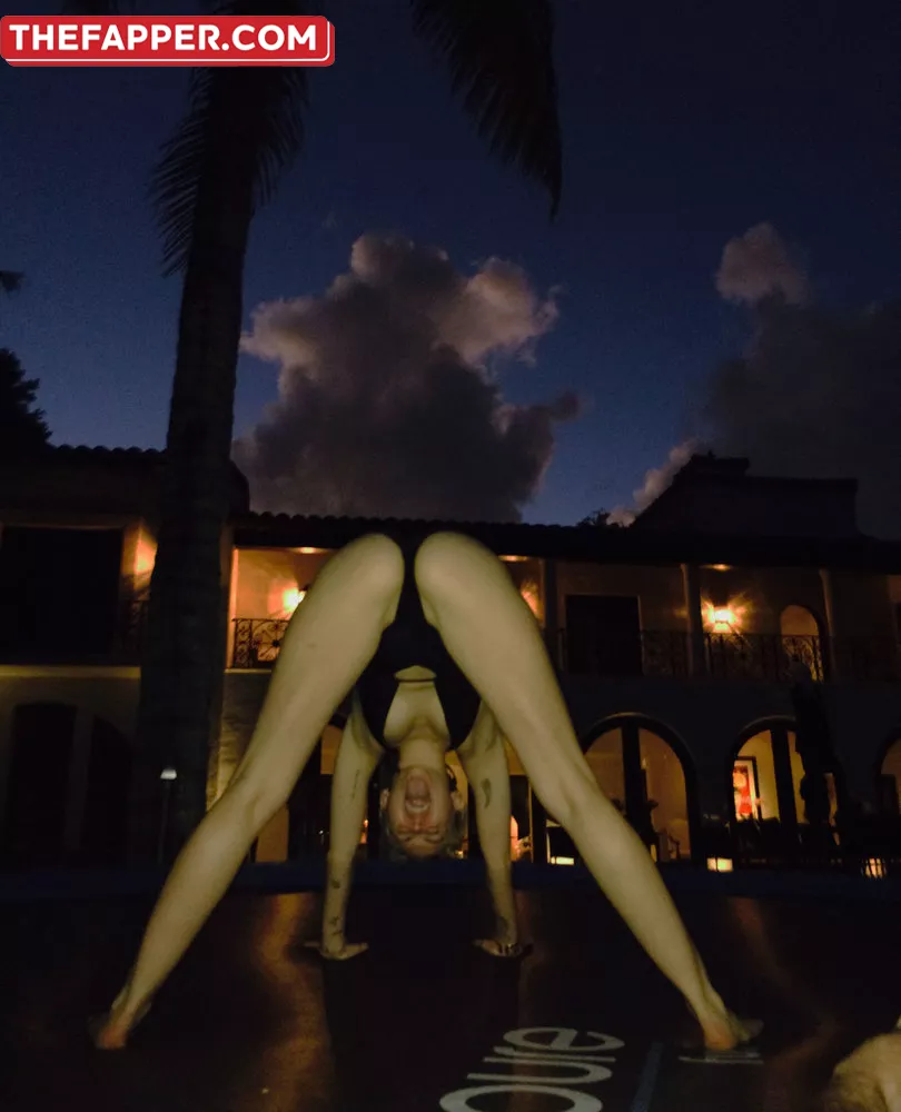 Miley Cyrus  Onlyfans Leaked Nude Image #hn58ej7xs9