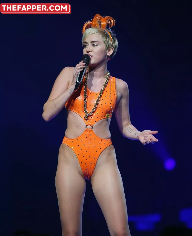 Miley Cyrus  Onlyfans Leaked Nude Image #iABXgrLnov
