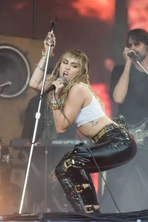 Miley Cyrus Onlyfans Leaked Nude Image #iKksHPhjW4