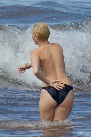 Miley Cyrus Onlyfans Leaked Nude Image #kj604NQAyb