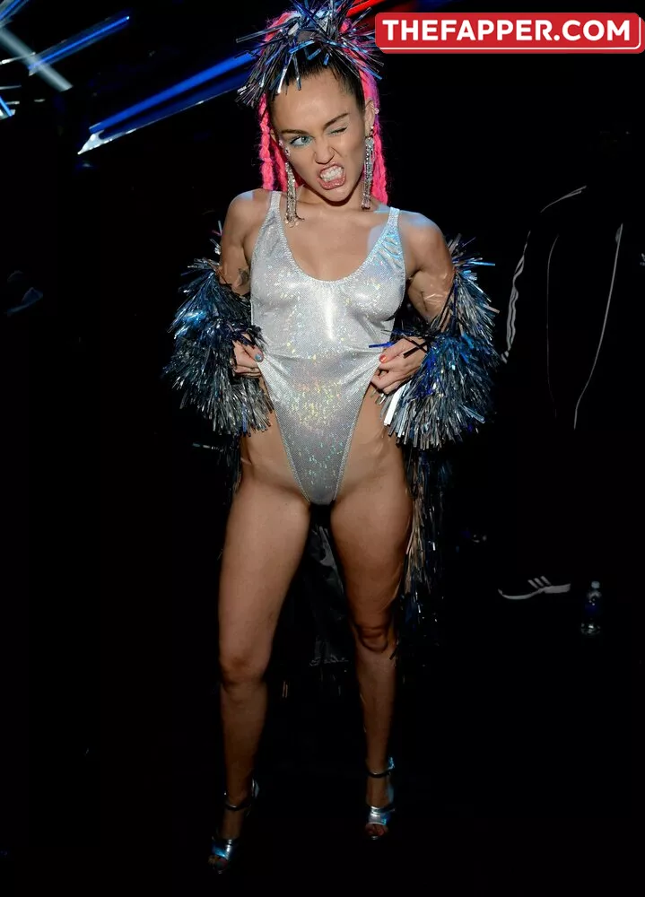 Miley Cyrus  Onlyfans Leaked Nude Image #oQm4tQzcNJ