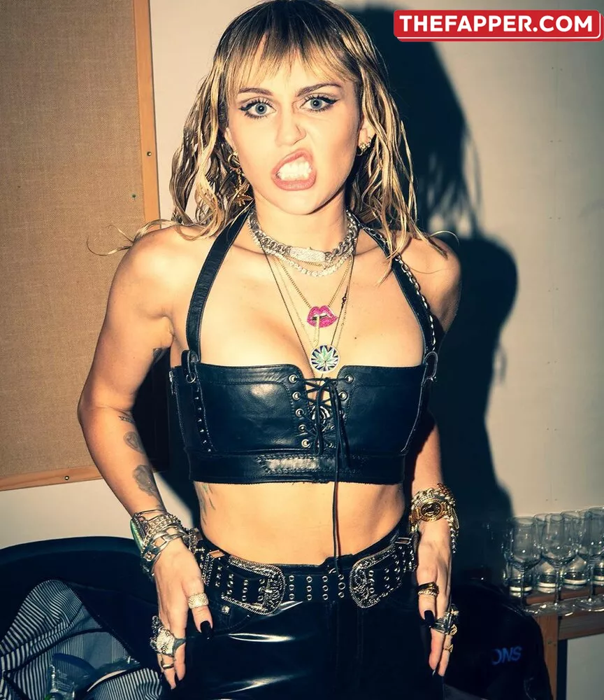 Miley Cyrus  Onlyfans Leaked Nude Image #riJ4tczBRM
