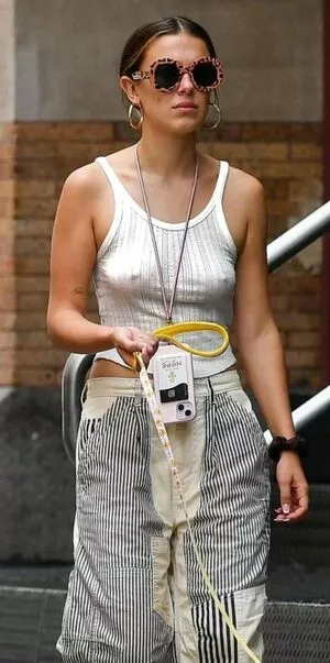 Millie Bobby Brown #2dBaqVUyMQ