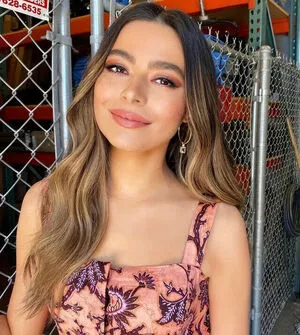 Miranda Cosgrove #9spK3GQKJY
