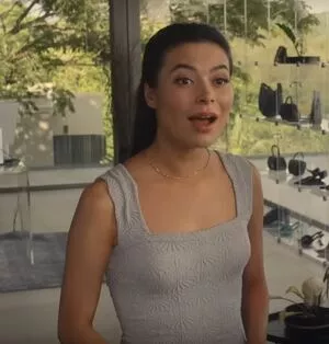 Miranda Cosgrove #JFMd75vIpv